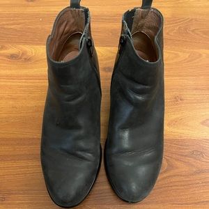 Women’s boots size 7